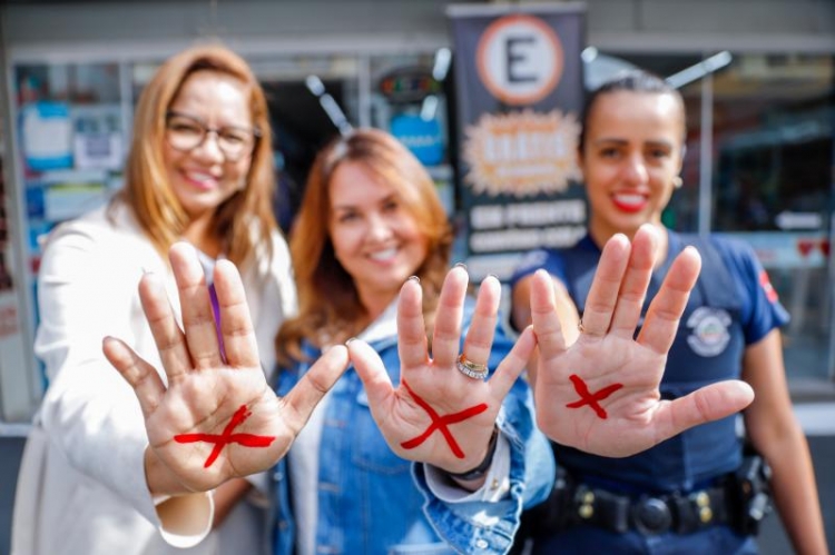 A campanha permanente Sinal Vermelho, que é uma ferramenta de combate à violência contra a mulher, ganhou nesta quinta-feira (5/5) uma ação de peso em Rio Preto