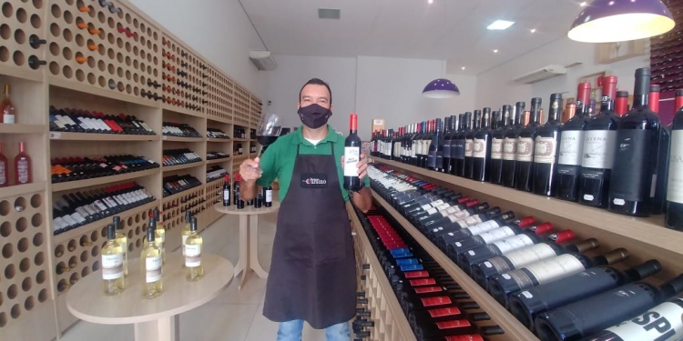 Paulo Cursino, especialista em vinhos