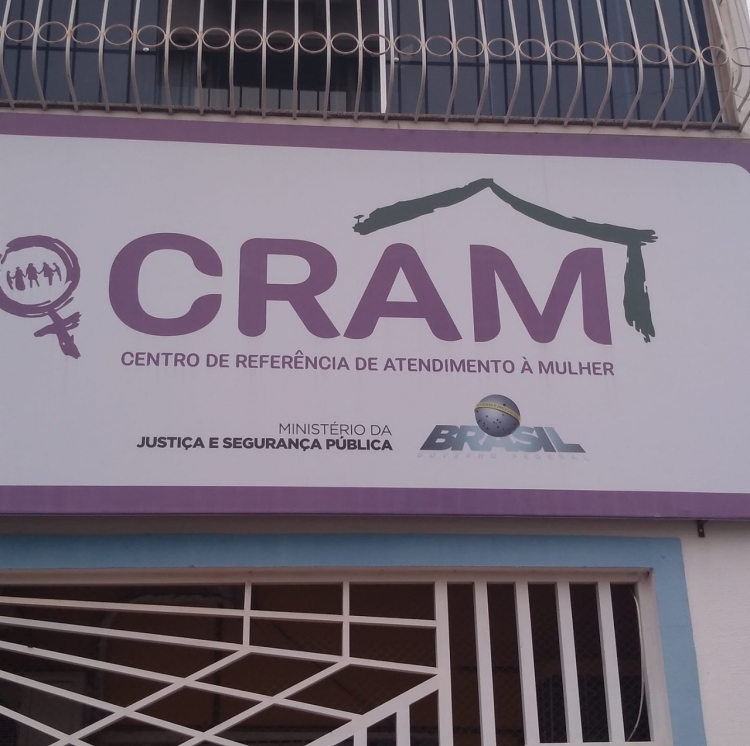 O CRAM tem como objetivo atender, acompanhar e acolher as mulheres e seus familiares 