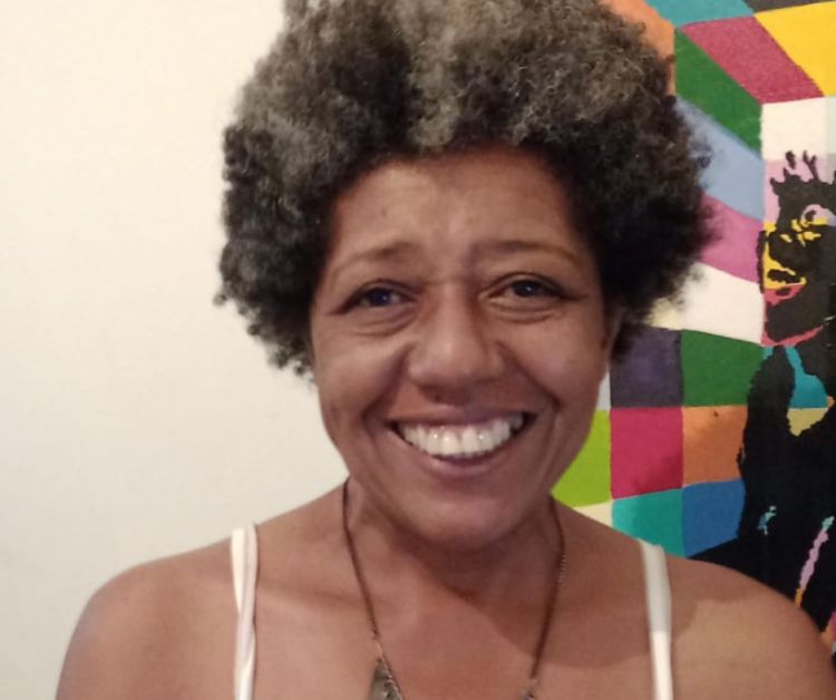 Meire Santos é uma das mulheres incluídas nos 56,1% da população preta, segundo dados do IBGE/2022, cuja origem remonta ao passado de um Brasil de pretos escravizados (sua bisavó materna)