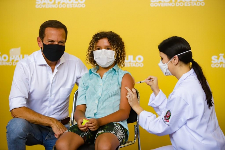 Vacinação de Caetano de Jesus Martins Moreira, de 9 anos