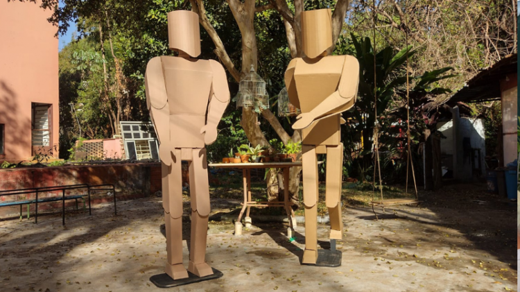 O Mercado Municipal de São José do Rio Preto recebe até o próximo domingo, 29 de outubro, a exposição ‘O Cidadão de Papel’, do artista visual Flávio Racy. O projeto consiste em cinco bonecos de tamanho equivalente ao do corpo humano, confeccionados em papelão.   