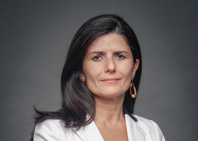 Aos 54 anos, Zeina é doutora em economia pela USP e uma das consultoras econômicas mais influentes e respeitadas do Brasil.