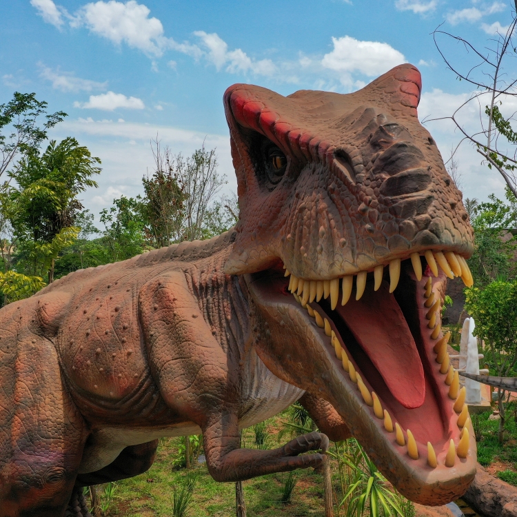 Parque conta com 38 dinossauros animatrônicos