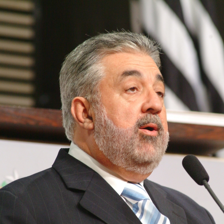 Ex-prefeito Valdomiro Lopes