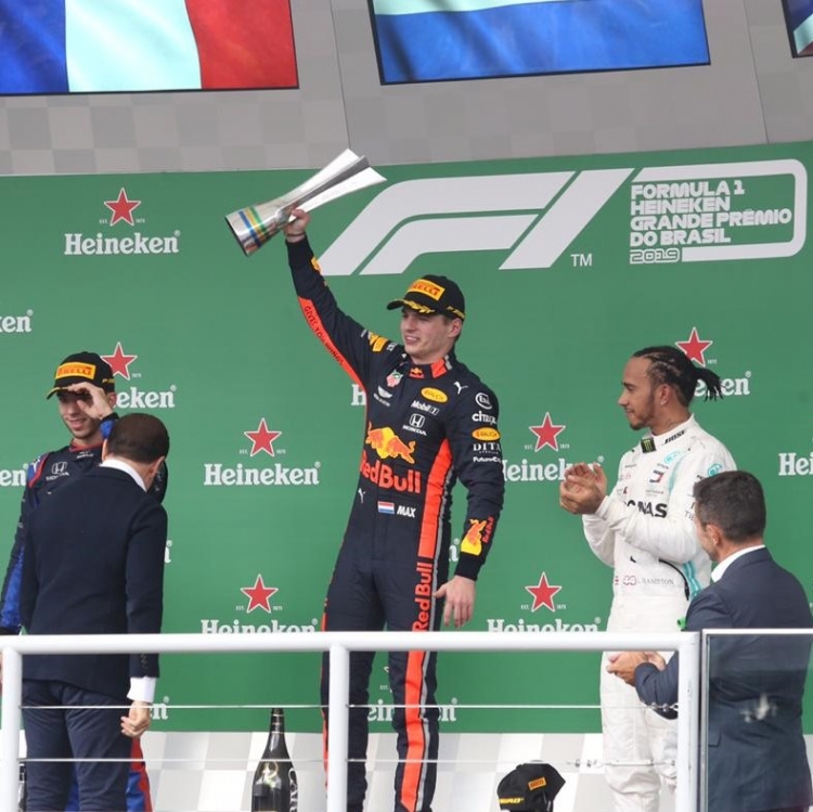Max Verstappen celebra vitória em Interlagos