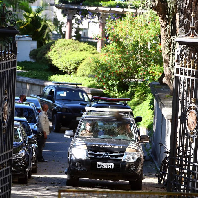 Polícia Federal deixa a o Palácio das Laranjeiras, residência do governador do Rio, Wilson Witzel