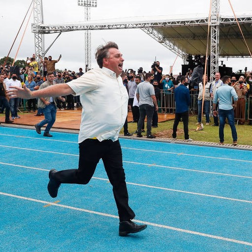 Bolsonaro visita Cascavel (PR) e inaugura centro de atletismo
