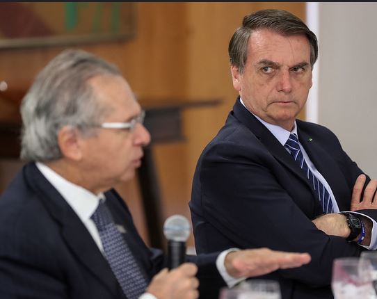 Guedes afirmou que continuará no cargo enquanto tiver a confiança de Bolsonaro e não tiver que empurrar o Brasil para o caminho errado