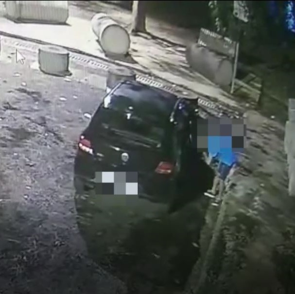 Rapaz furta bolsa de dentro do carro estacionado na represa municipal