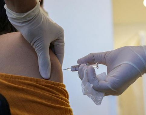 Vacinação em SP pode começar ainda neste domingo 