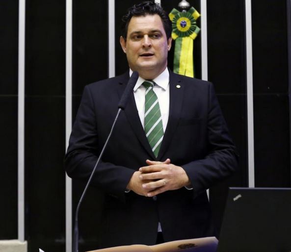 O deputado Geninho Zuliani durante discurso na Câmara dos Deputados 