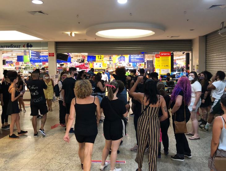 Protesto ocorreu na unidade do Carrefour no Rio Preto Shopping 