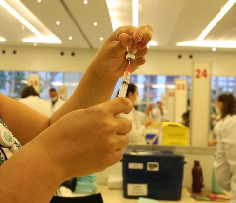 Proporcional ao número de habitantes, Catanduva e Rio Preto estão entre as 10 que mais vacinaram contra Covid
