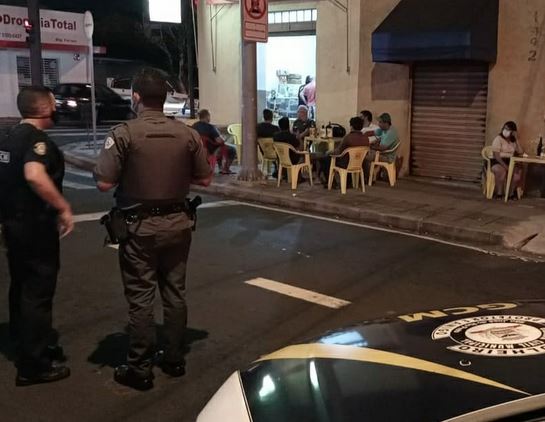 GCM e PM multaram bares por funcionamento fora do horário permitido em Rio Preto