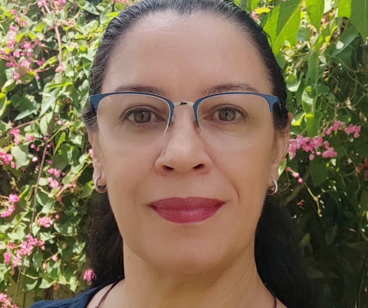 É Bacharel em Ciências Biológicas. É Professora Associada da Unesp de São José do Rio Preto. Integra o coletivo "Mulheres na Política”. 