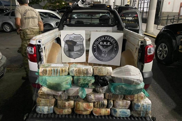 A Polícia Federal apreendeu na madrugada desta quinta-feira (6) mais de R$ 1 milhão escondido em um veículo na cidade de Piraí, no Rio de Janeiro.