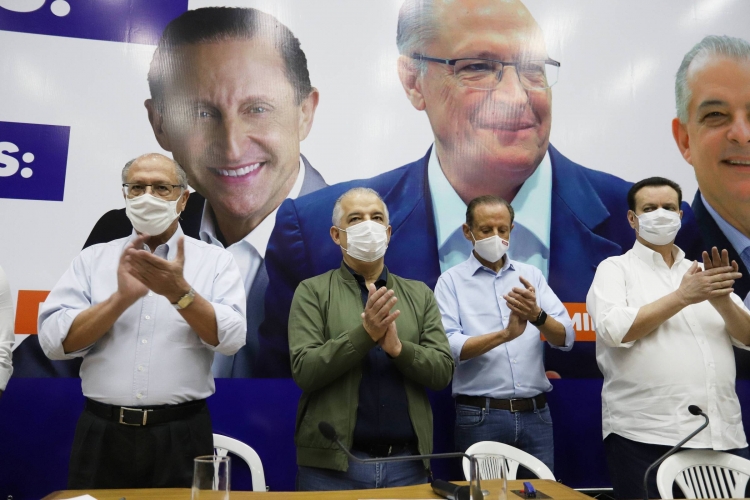 Geraldo Alckmin, Márcio França, Paulo Skaf e Gilberto Kassab se reúnem no plenário da Câmara Municipal de Cajamar, neste sábado