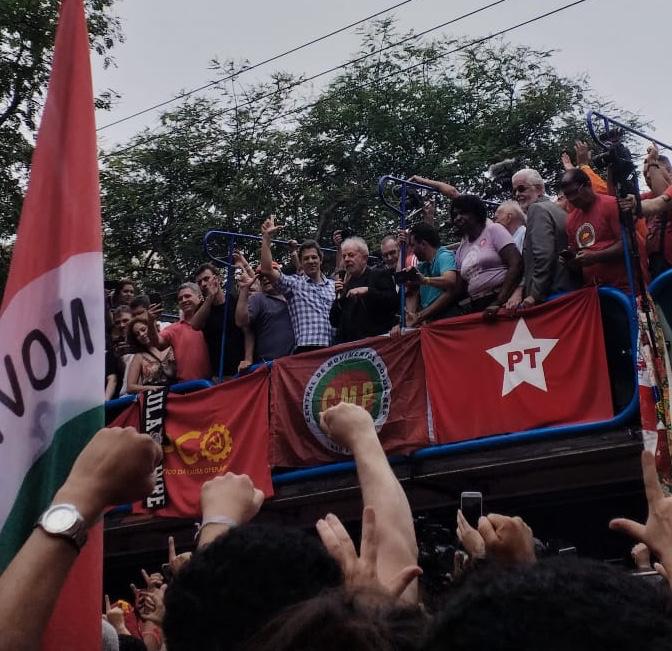 Ex-presidente discursa em São Bernardo após deixar cadeia 