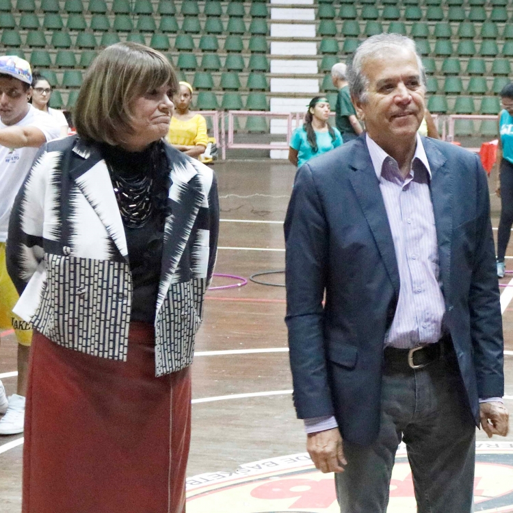 Cléa Bernardelli e o prefeito Edinho Araújo no Centro Regional do Eventos