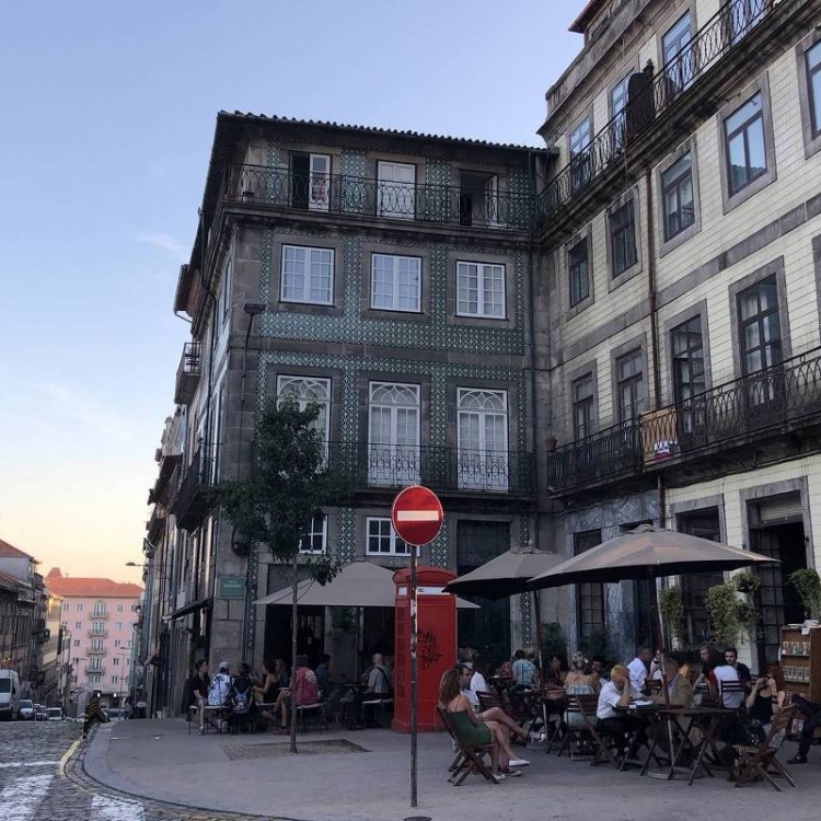 Ruas da cidade do Porto, no norte de Portugal