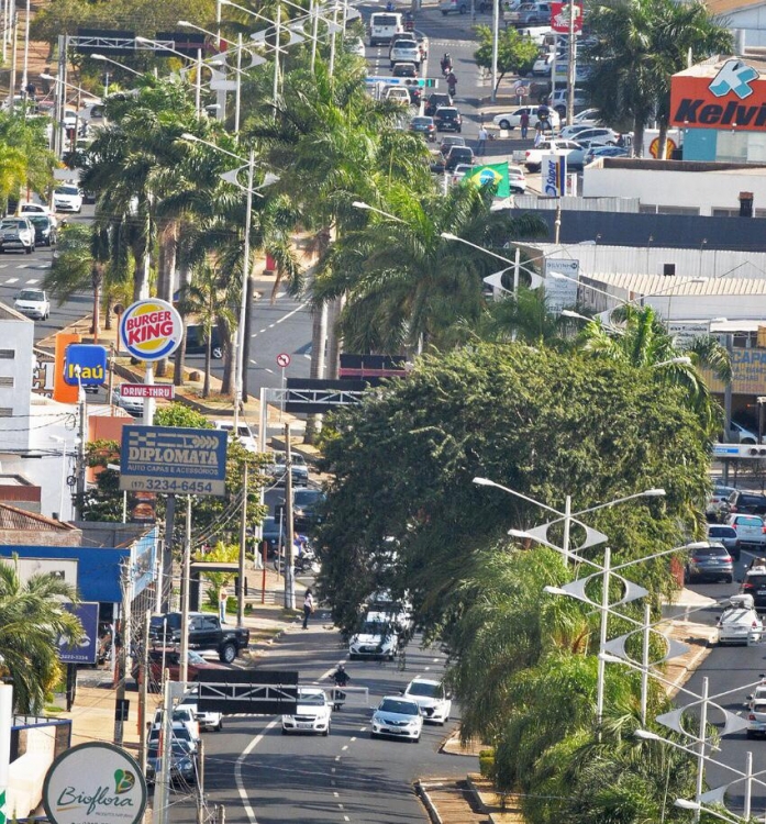 Avenida Bady Bassitt: corredor impedirá estacionamento de veículos 