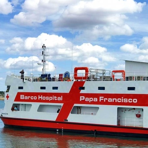 Barco-hospital suspende atividades por causa de coronavírus 