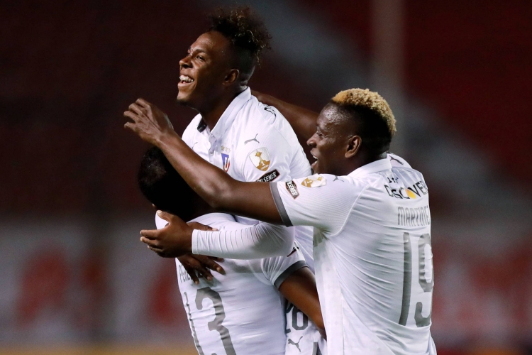 Jhojan Julio celebra o seu segundo gol contra o São Paulo em Quito