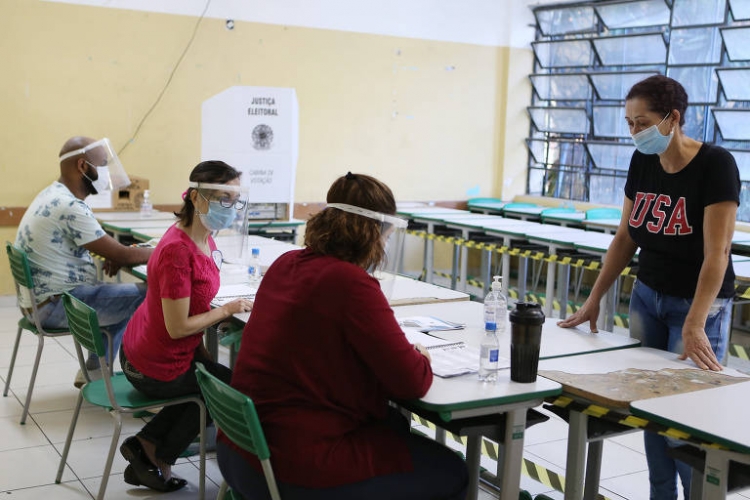 Votação em seção eleitoral na Bela Vista, região central de São Paulo